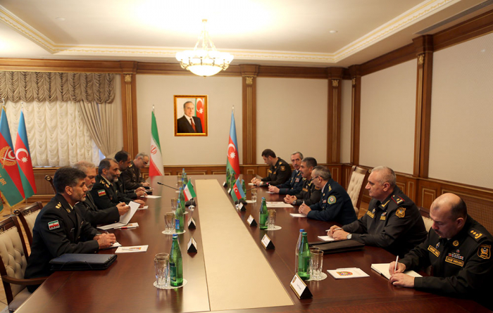 Azerbaijani defense minister meets with Iranian Border Guard commander