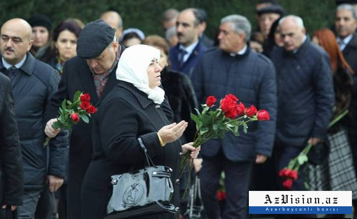   Azerbaiyán rinde homenaje al líder nacional Heydar Aliyev  