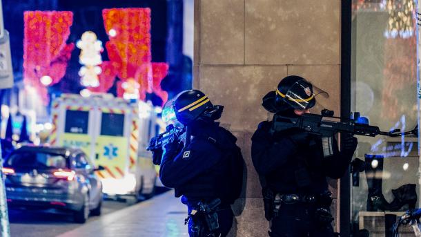   Drei Tote bei Terroranschlag in Straßburg - Täter auf der Flucht  