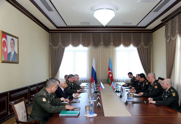   Jefes de Estado Mayor de Azerbaiyán y Rusia se reúnen en Bakú  