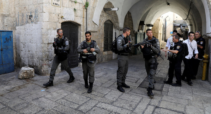 Un palestino apuñala y hiere levemente a dos policías en Jerusalén