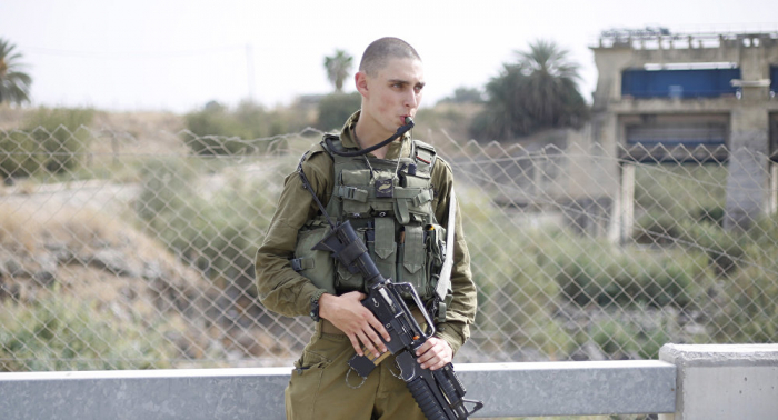 Un palestino causa heridas a un militar israelí cerca de un asentamiento en Cisjordania