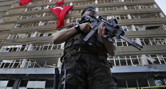La Fiscalía turca autoriza la detención de 219 militares por vínculos con Gulen