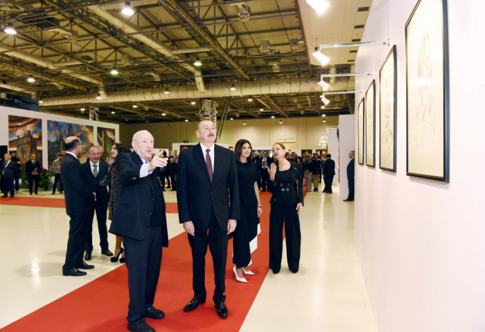Präsident Aliyev besucht Ausstellung gewidmet 90-jährigem Jubiläum von Volkskünstler Tahir Salahov
