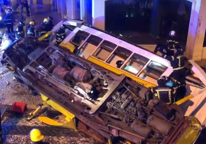  Dozens injured in Lisbon tram crash 