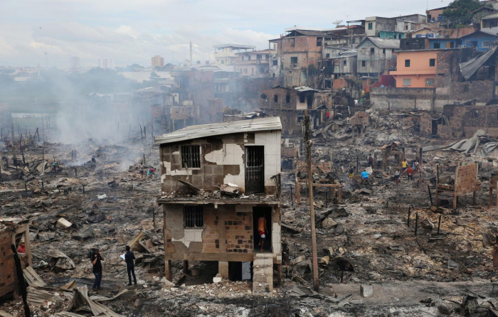 Fire engulfs 600 stilt homes in Brazil city Manaus; thousands flee