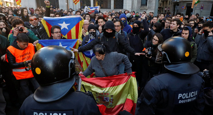   Grupos independentistas protestan contra la reunión del Gabinete español en Barcelona  