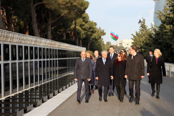   Le vice-Premier ministre serbe visite les allées d’Honneur et des Martyrs  