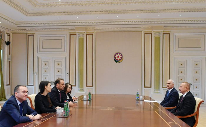   Staatspräsident Ilham Aliyev empfängt serbische Delegation  