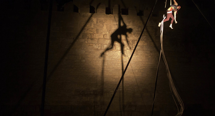 Zirkus-Drama in Remscheid: Artistin stürzt aus acht Metern Höhe