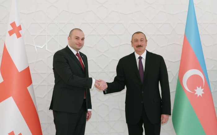   Presidente Ilham Aliyev y premier georgiano mantienen conversación telefónica  