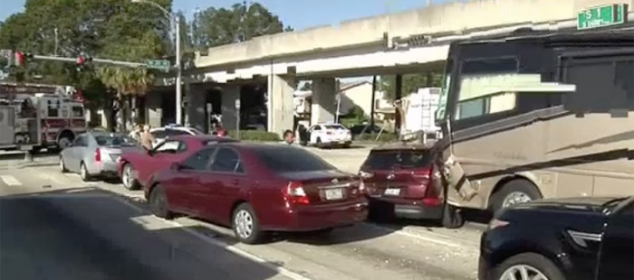  Accidente con 9 vehículos deja más de 10 heridos en Miami 