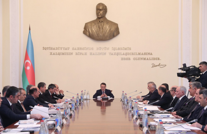   Sitzung von Ministerkabinett unter Vorsitz Premierminister Novruz Mammadov  