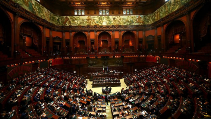 İtaliya parlamentində seks qalmaqalı 