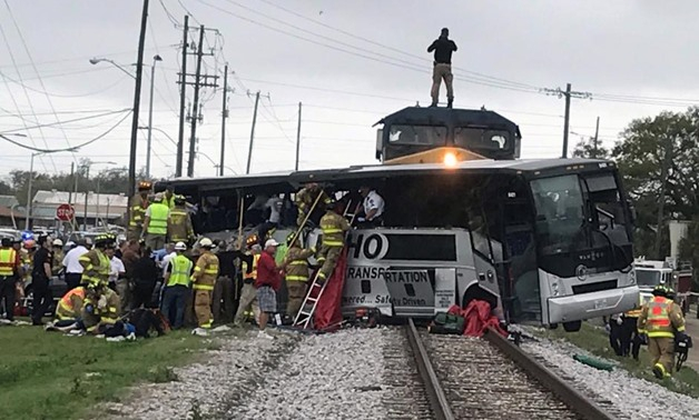 Məktəb avtobusu qatarla toqquşdu:  3 ölü, 22 yaralı 