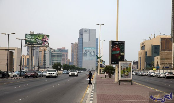 السعودية تراجع فرض الرسوم على العمال المغتربين