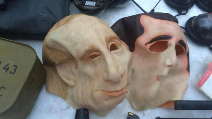  Putin və Medvedyevin maskası ilə oğurluq etdilər 