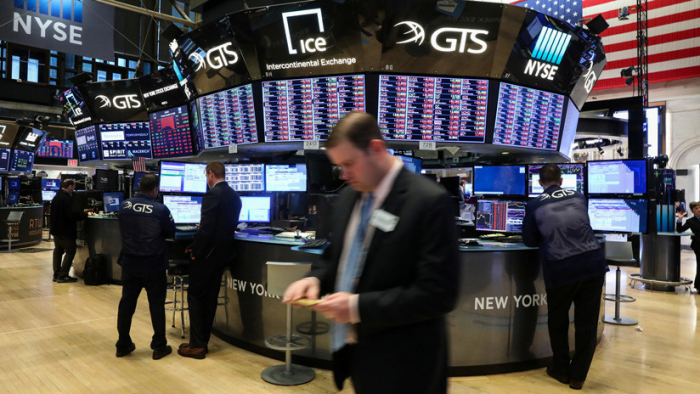 El Dow Jones vuelve a caer y pierde más de 400 puntos