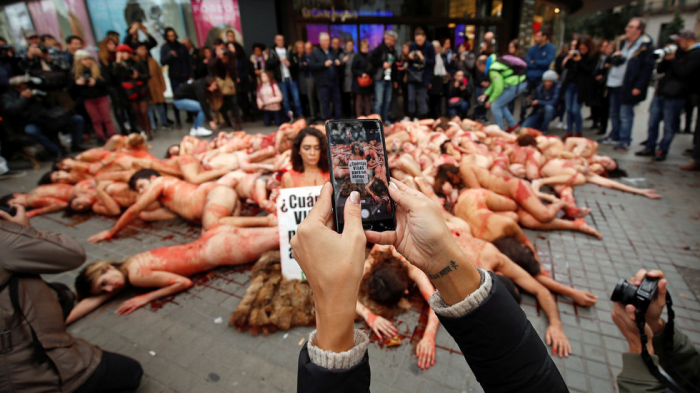   Naked & bloodied activists depict pile of skinned animals in shock Barcelona flashmob-   VIDEO    