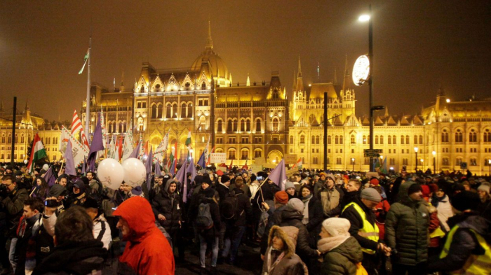 Hongrie: plusieurs milliers de manifestants contre la loi travail