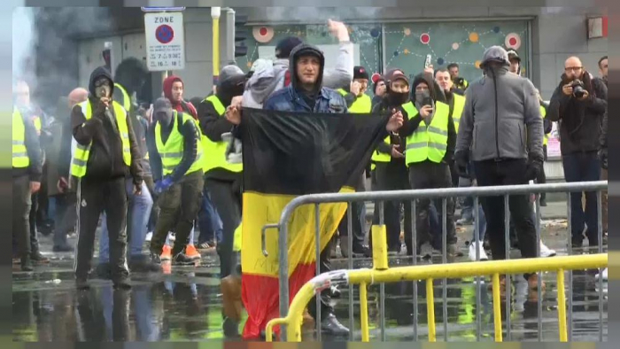  "السترات الصفراء" تنتقل عنيفةً إلى بلجيكا وتطالب باستقالة الحكومة