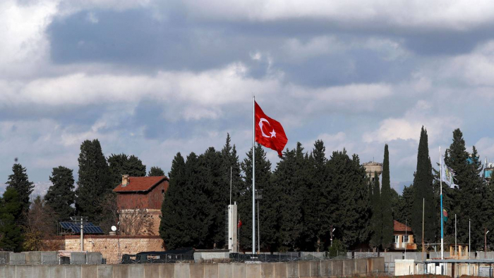     Turquie:   nouveaux renforts militaires à la frontière syrienne  