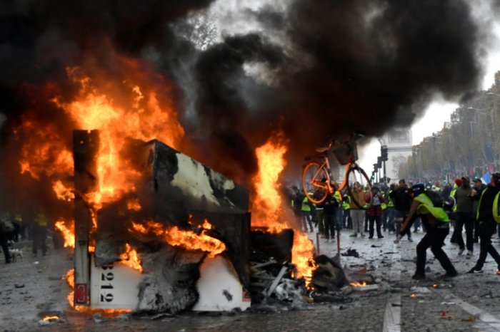 France: les "gilets jaunes" de retour au coeur de Paris samedi
