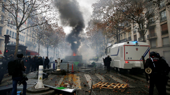 Jornada de caos y violencia en París deja 110 heridos y 255 detenidos