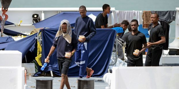 Six bateaux de migrants secourus entre la France et l