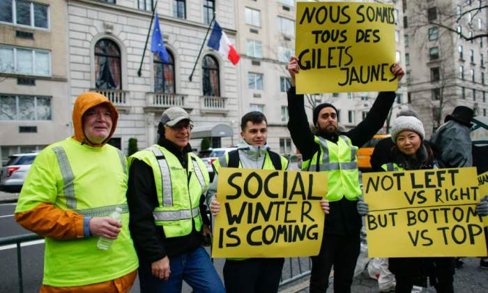New York : micro-manifestation en solidarité avec les "Gilets jaunes"