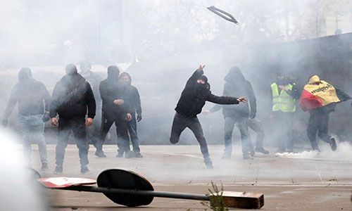 Ultraderechistas protestan contra pacto migratorio en Bélgica