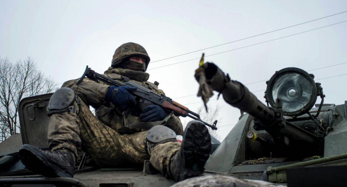 El Ejército ucraniano lanza nuevos ataques contra Donbás en plena la ley marcial