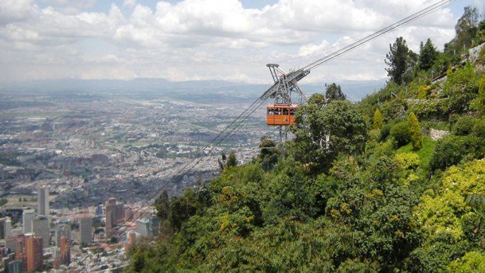   Colombia  : Choca teleférico en Bogotá