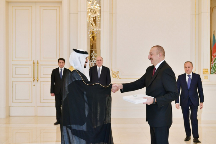  Ilham Aliyev acepta las cartas credenciales de dos embajadores 