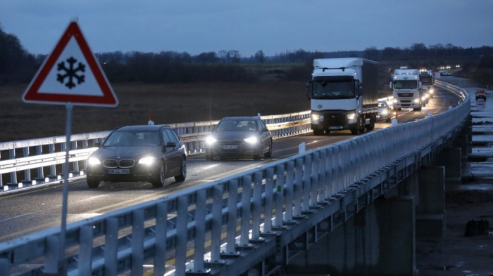 Scheuer lehnt Tempo 120 auf Autobahnen ab
