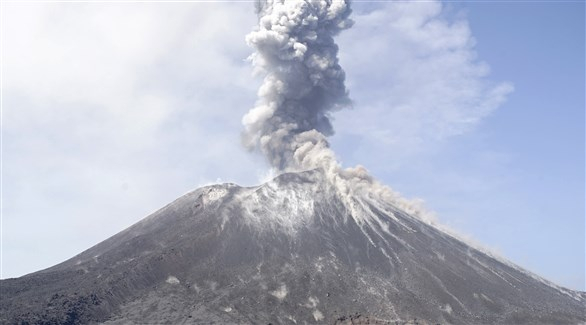 إندونيسيا: رفع مستوى التحذير من بركان كراكاتاو