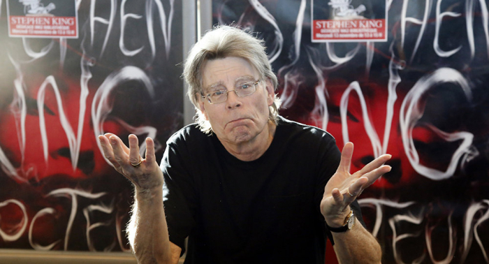 Stephen King pide a Trump que ayude a niños y veteranos en vez de erigir muro fronterizo