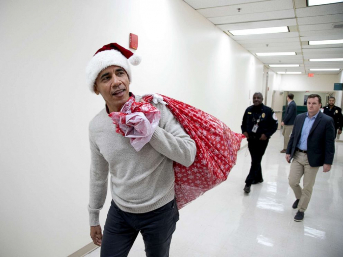  Obama Santa-Klaus oldu -  FOTOLAR    