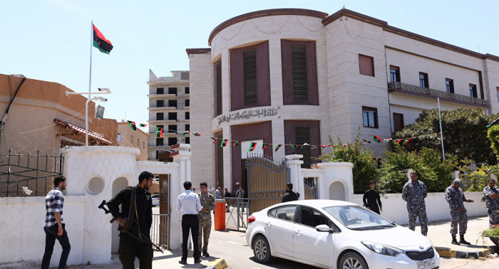  La sede de la Cancillería libia, blanco de un ataque suicida-Fotos