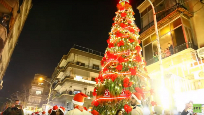   VIDEO  : El pueblo de Siria festeja la Navidad mientras la normalidad regresa al país