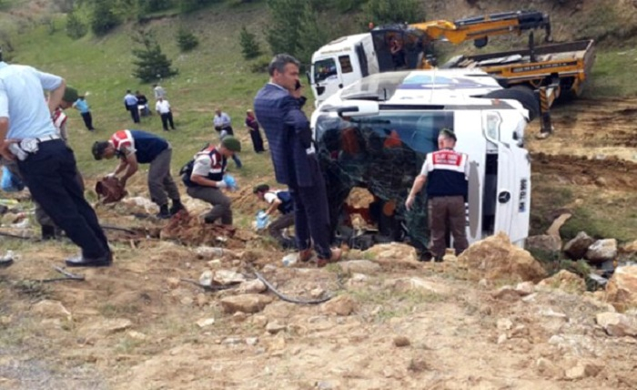    Türkiyədə avtobus aşıb:    Ölən və yaralananlar var      