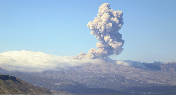 Volcán Ebeko de Kuriles arroja cenizas a 4.000 metros sobre el mar