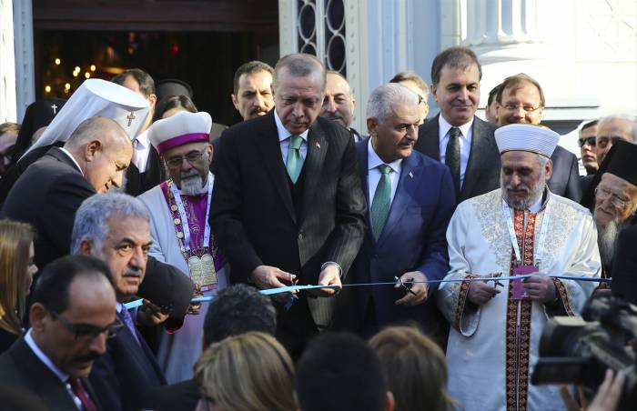Türkei eröffnet historische bulgarische Kirche in Istanbul