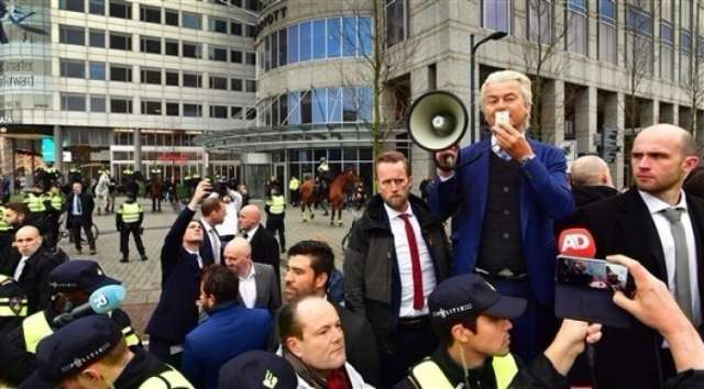اليمين المتطرف يتظاهر ضد الإسلام في هولندا