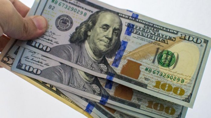Usta işlədiyi evdən 5700 dollar oğurladı