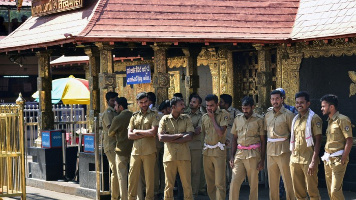 Frauen betreten Hindutempel und lösen Proteste aus