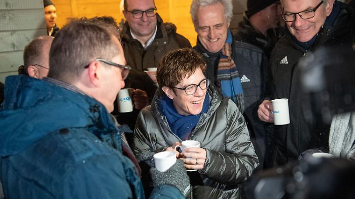 Kramp-Karrenbauer kommt zur Söder-Krönung