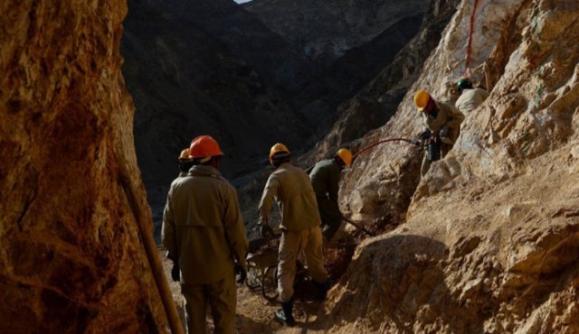   Derrumbe en una mina de oro deja al menos 31 muertos en el norte de Afganistán  