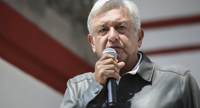 López Obrador llama a embajadores a defender a mexicanos en EEUU