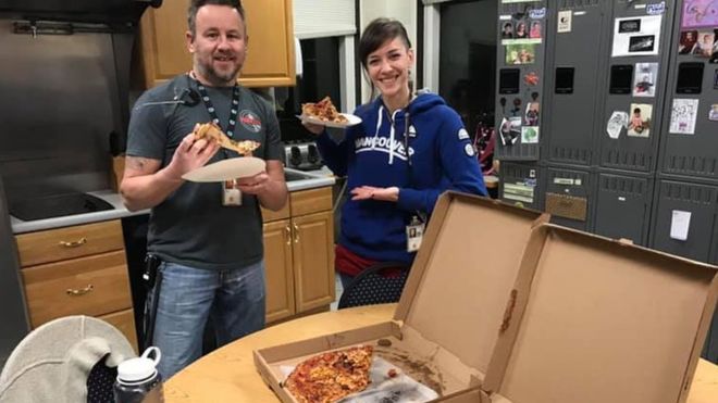 US shutdown: Canadian air traffic controllers send pizza to US workers
